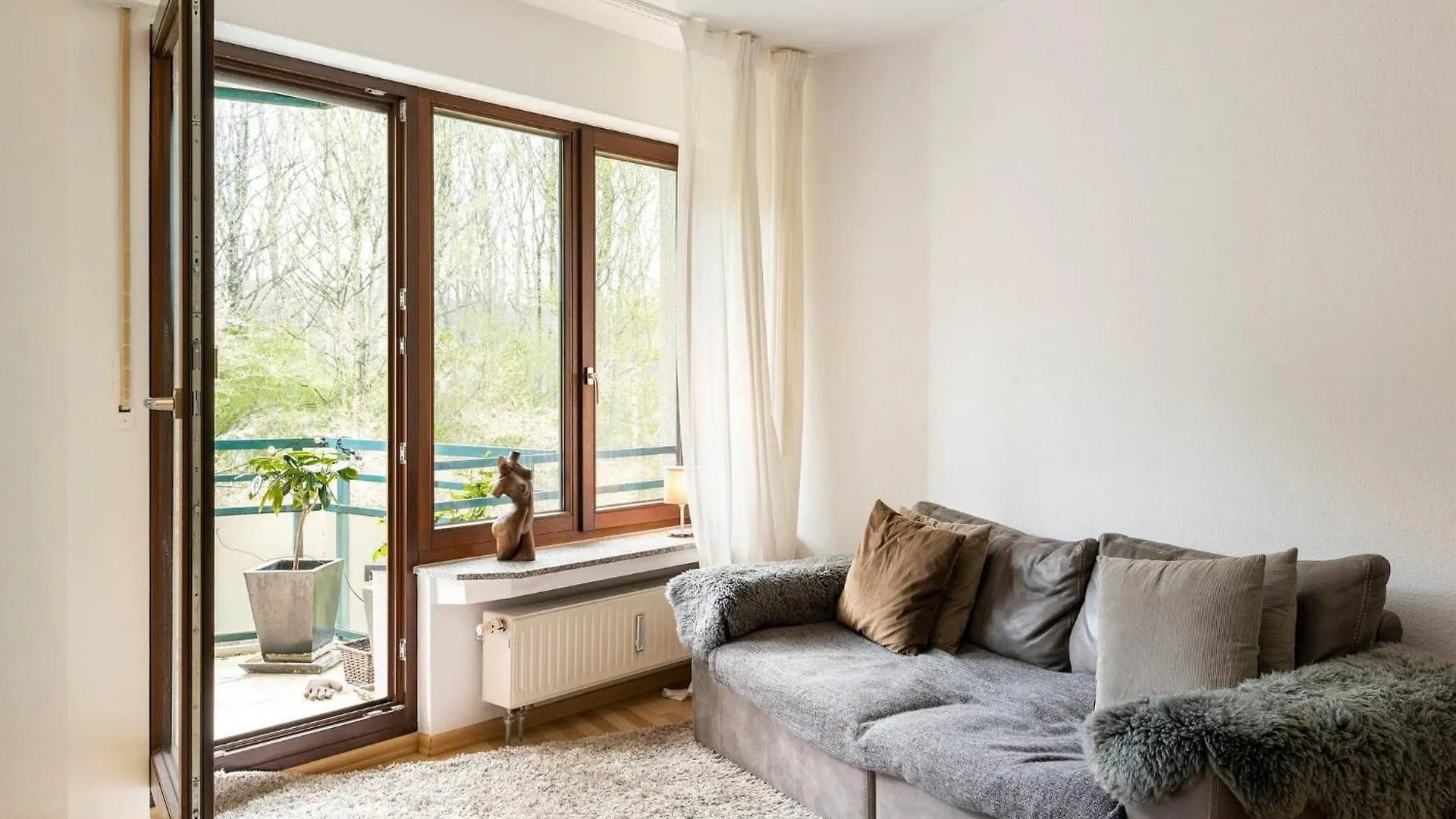 Elegant Studio Apartment In Dusseldorf Ludenberg