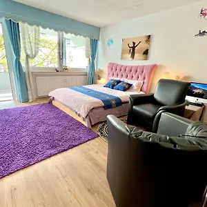 Stylish, Cozy & Quiet With One And Half In District 1 Düsseldorf